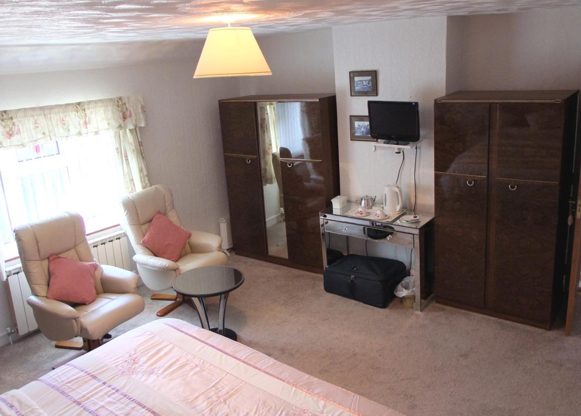 Erw-Lon Farm Bed & Breakfast Pontfaen Room photo